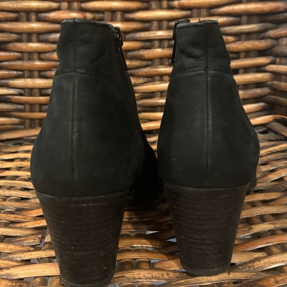 STEVE MADDEN "GILMORE' Black Nubuck Chelsea Ankle Zip Booties
Size 8 - Picture 3 of 12
